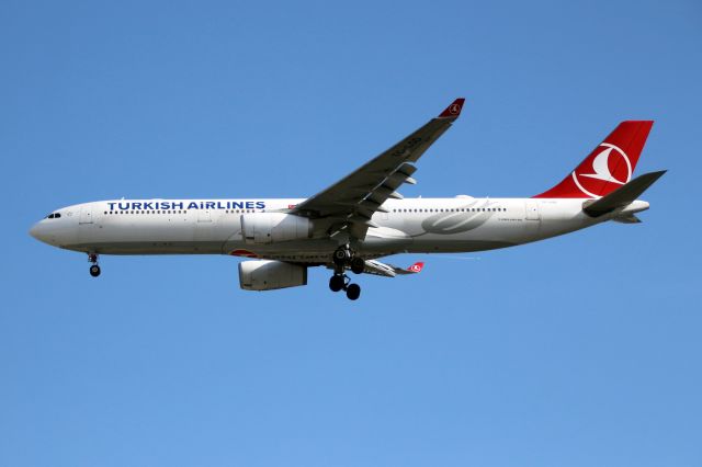 Airbus A330-300 (TC-LOD)