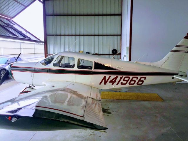 Piper Cherokee (N41966) - M91 hanger 