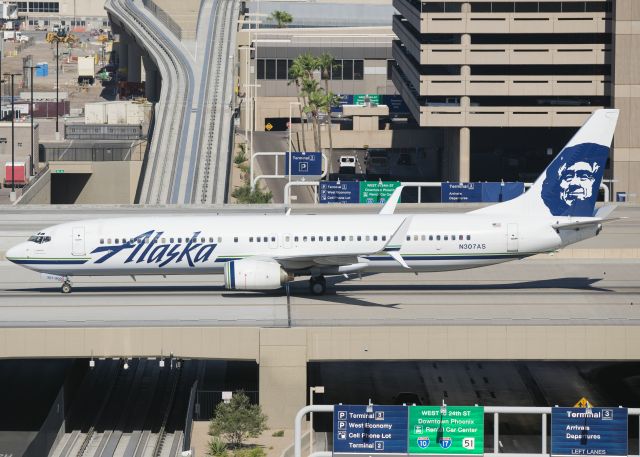 Boeing 737-800 (N307AS)