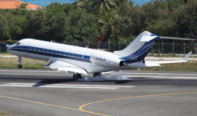 Bombardier Global Express (N725LB)