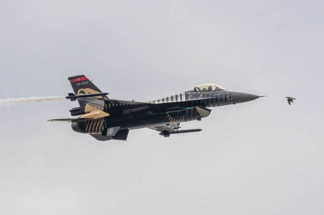 Lockheed F-16 Fighting Falcon (88-0032)