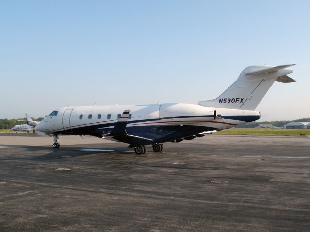 Bombardier Challenger 300 (N530FX)