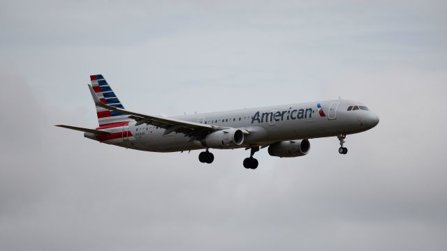 Airbus A321 (N158AN)