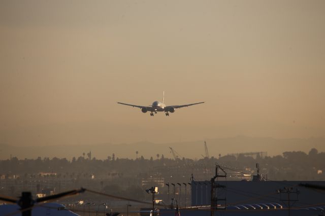 BOEING 777-200LR (B-18771)