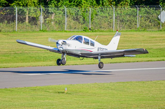 Piper Cherokee (N33077)