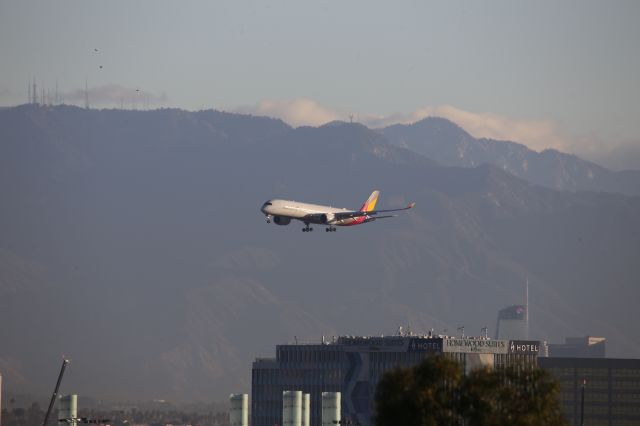 Airbus A350-900 (HL8079)