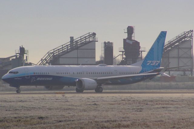 BOEING 737-10 (N27752) - A Boeing B737 MAX-10 taxiing to runway at Stansted Airport.br /br /Location: Belmer Road, Stansted.br /Date: 11.12.22 (dd/mm/yy).