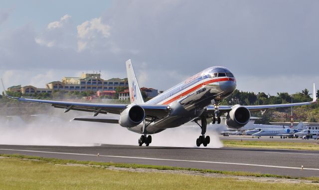 Boeing 757-200 (N662AA)