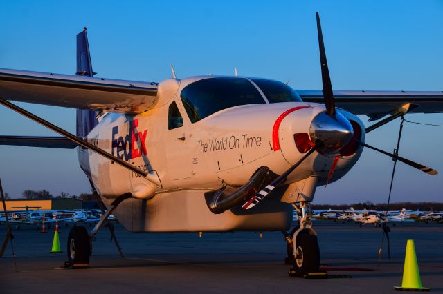 Cessna Caravan (N888FE)