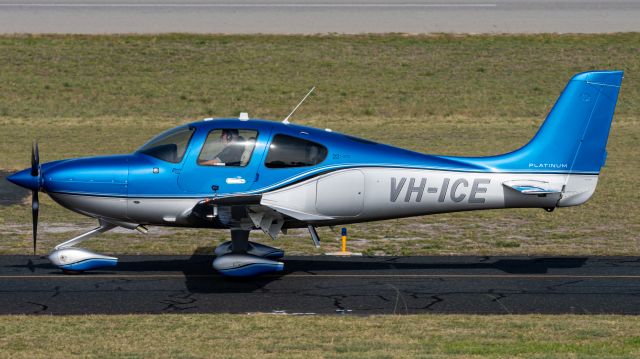 Cirrus SR-22 (VH-ICE)