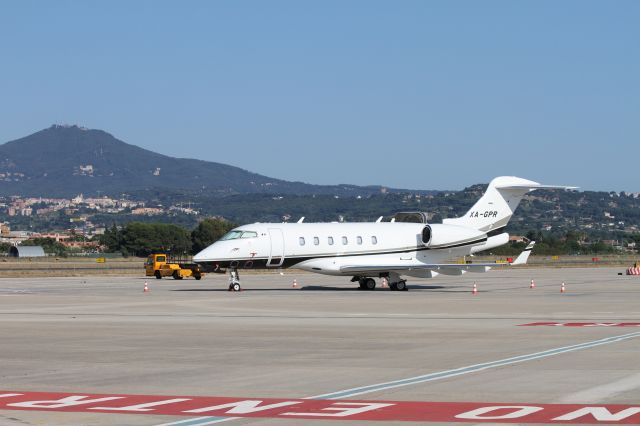 Bombardier Challenger 300 (XA-GPR)