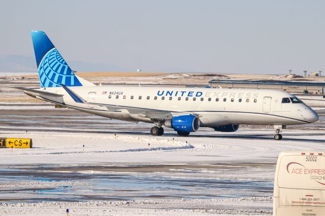 Embraer 175 (N624UX)