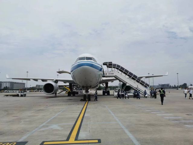 Airbus A330-200 (B-6072)