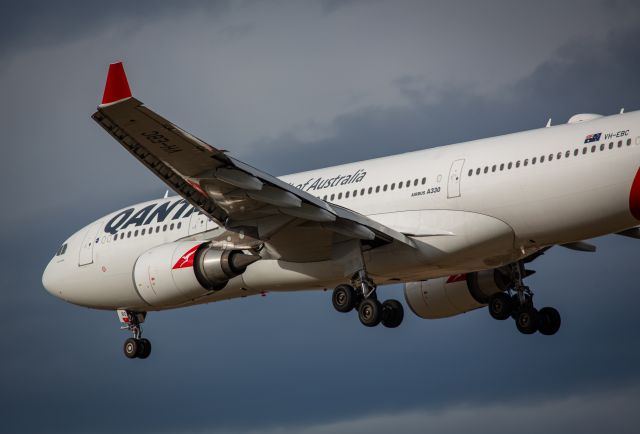 Airbus A330-200 (VH-EBC)