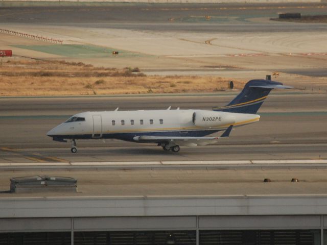 Bombardier Challenger 300 (N302PE)