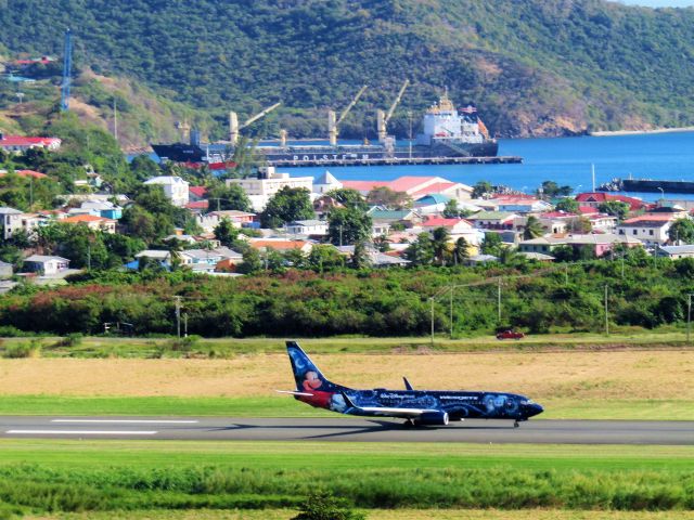 Boeing 737-800 (C-GWSZ)