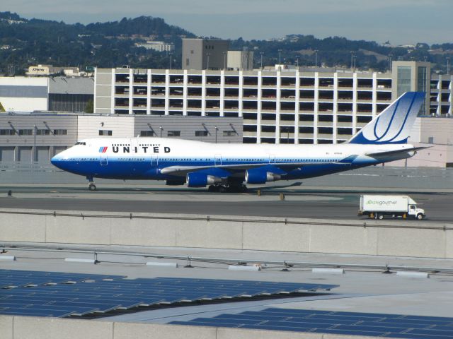 Boeing 747-400 (N174US)