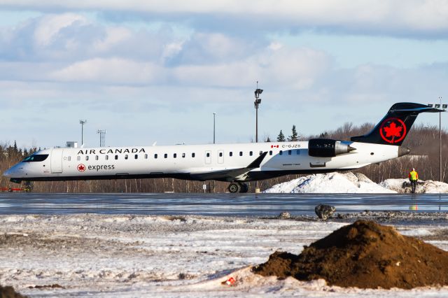 Canadair Regional Jet CRJ-700 (C-GJZS)