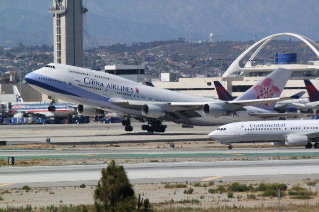 Boeing 747-400 (B-18203) - Watch out!