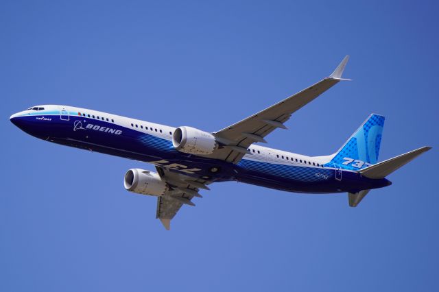 BOEING 737-10 (N27752) - Boeing 737 MAX 10 displaying at Farnborough International Airshow 2022 (19 July 2022).