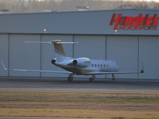Gulfstream Aerospace Gulfstream V (N500RH) - Arriving at the Hedrick Motorsports hangar - 3/22/09
