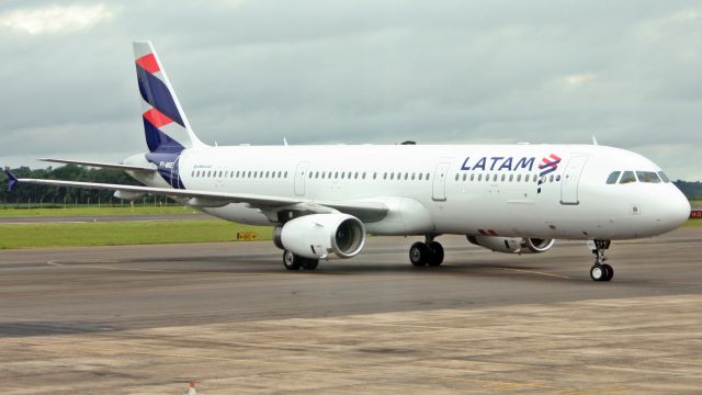 Airbus A321 (PT-MXE)