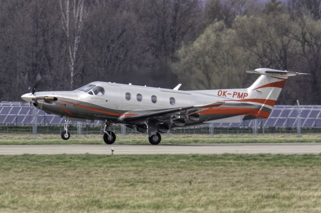 Pilatus PC-12 (OK-PMP) - Landing