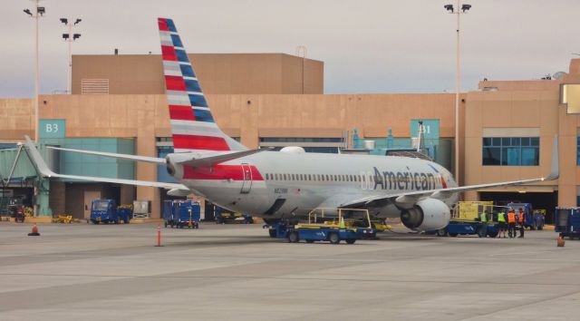 Boeing 737-800 (N829NN)