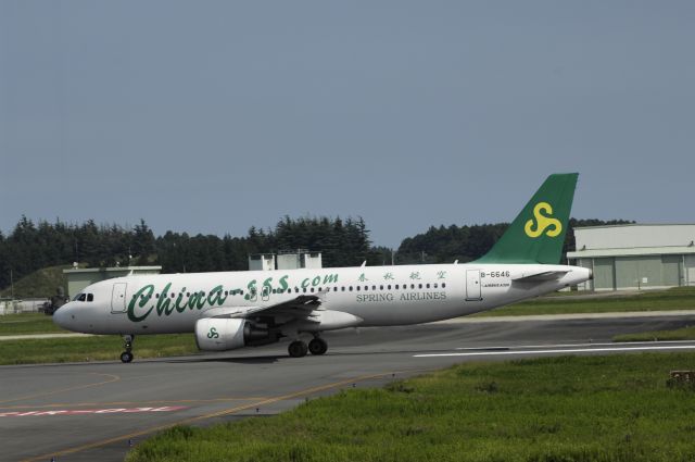 Airbus A320 (B-6646) - Taxing at Ibaragi Intl Airport on 2015 09/19