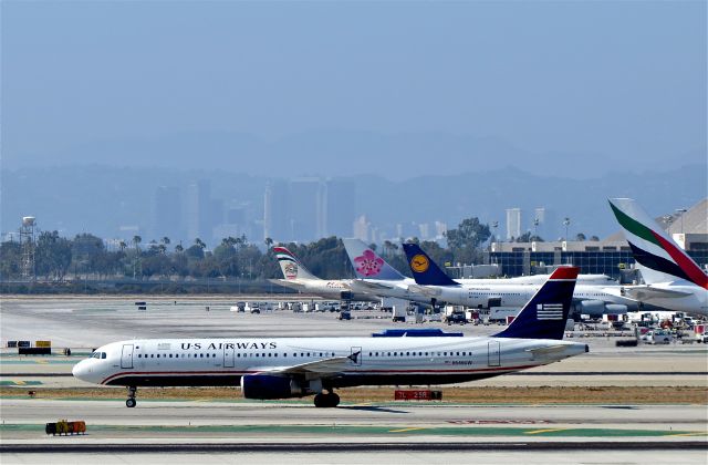 Airbus A321 (N546UW)
