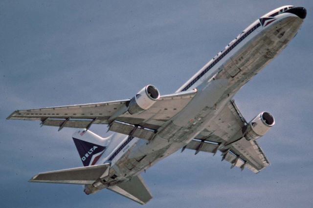 Lockheed L-1011 TriStar (N724DA) - Lockheed L-1011 N724DA at Los Angeles on May 21, 1989.