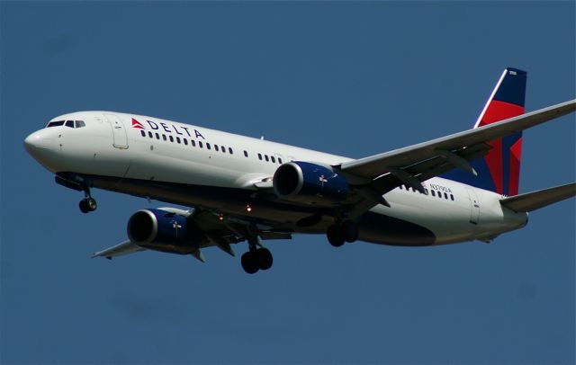 Boeing 737-700 (N379DA)