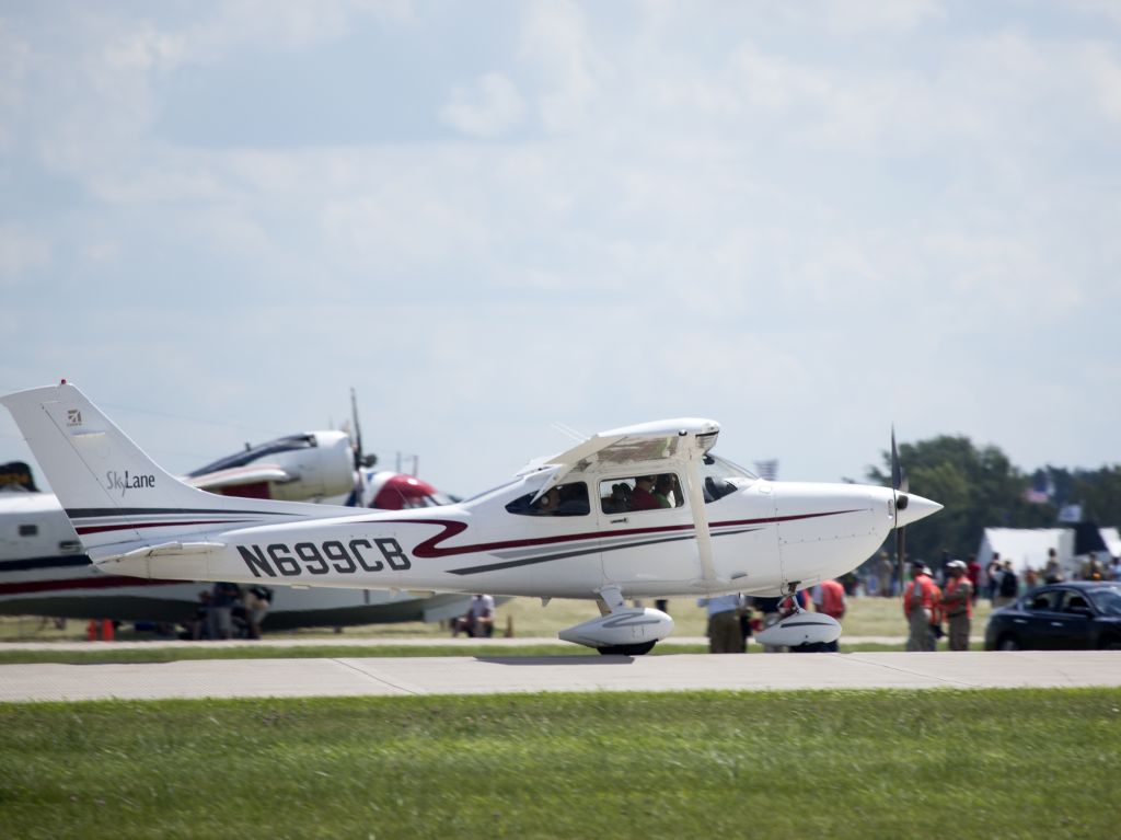 Cessna Skylane (N699CB) - Oshkosh 2013!