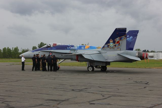 18-8761 — - Spectacle aérien aéroport des cantons Bromont QC CZBM 16-08-2014 CF-18 RCAF