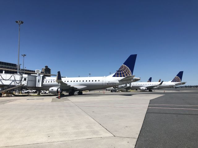 Embraer 175 (N736YX)