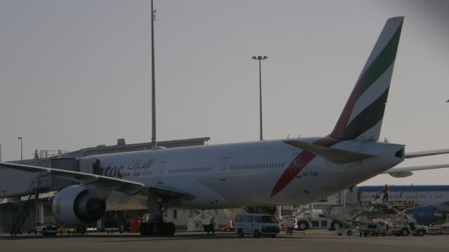 BOEING 777-300ER (A6-EBW)