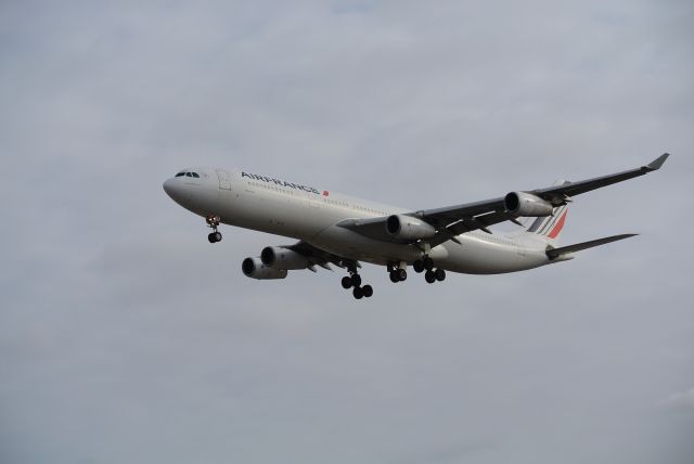 Airbus A340-300 (F-GLZK) - Short Final 05 Toronto