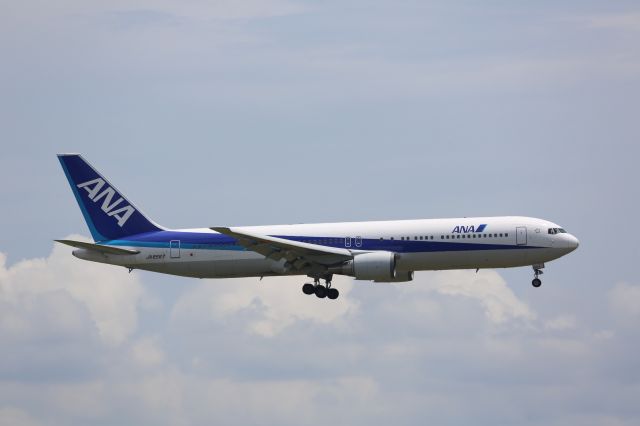 BOEING 767-300 (JA8567)