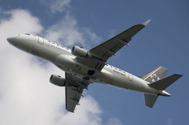 Embraer 170/175 (N829MD) - N829MD  Embraer  ERJ 170-100SU  RPA  KDCA  20121010  (Star Alliance)