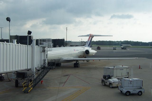 McDonnell Douglas MD-88 (N921DL) - Delta Flight 287 from Baltimore to Atlanta (8/31/05)