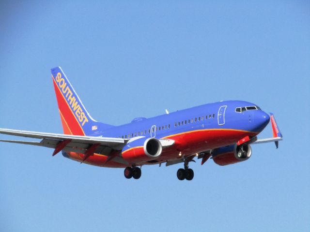 Boeing 737-700 (N968WN) - Landing RWY 20R