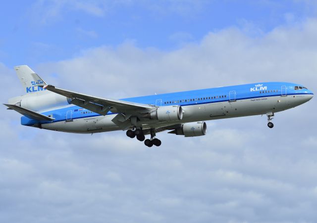 Boeing MD-11 —