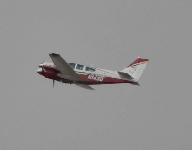 Beechcraft 55 Baron (N145D)