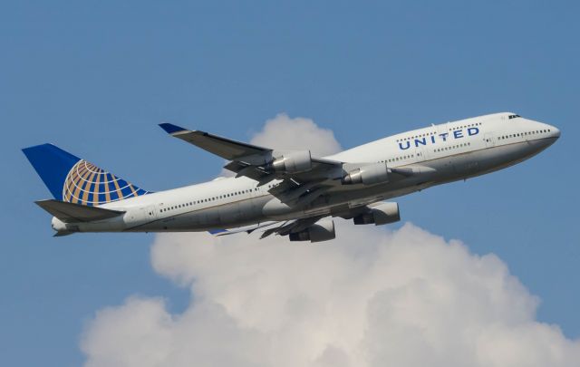 Boeing 747-400 (N107UA)