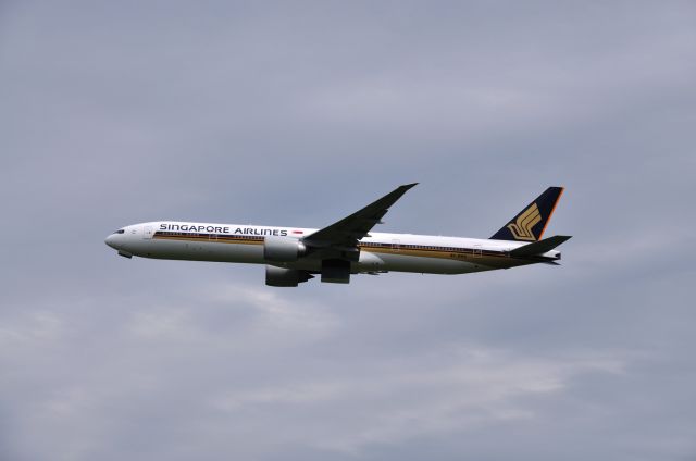 Boeing 777-200 (9V-SWD)