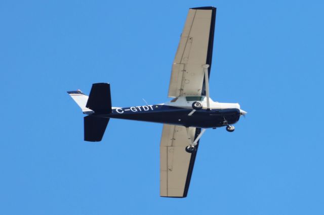 Cessna 152 (C-GTDT) - C-GTDT Cessna Commuter 152 Cargair Ltee. Survolant la ville de Lavaltrie QC. le 01-05-2025 à 12:12.