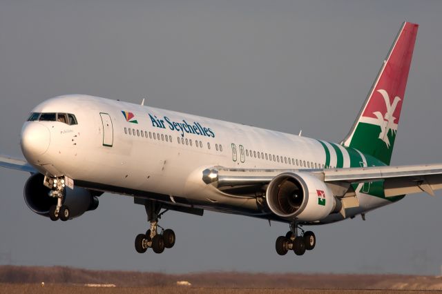 BOEING 767-200 (S7-ASY)