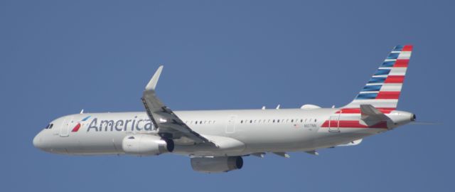 Airbus A321 (N107NN)