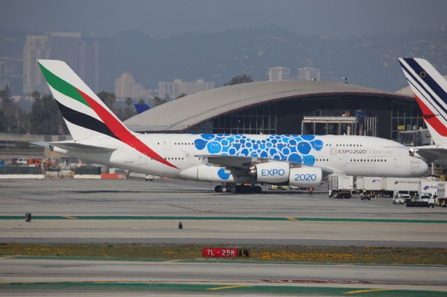 Airbus A380-800 (A6-EOF)