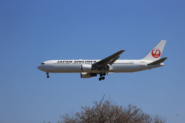 BOEING 767-300 (JA603J) - April 30th 2022:HND-HKD.